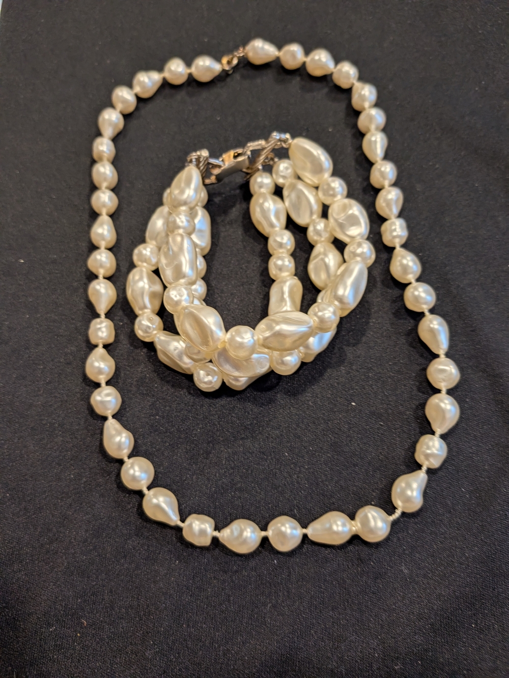 Classic Ivory Faux Pearl Necklace 8.5"and Bracelet Set